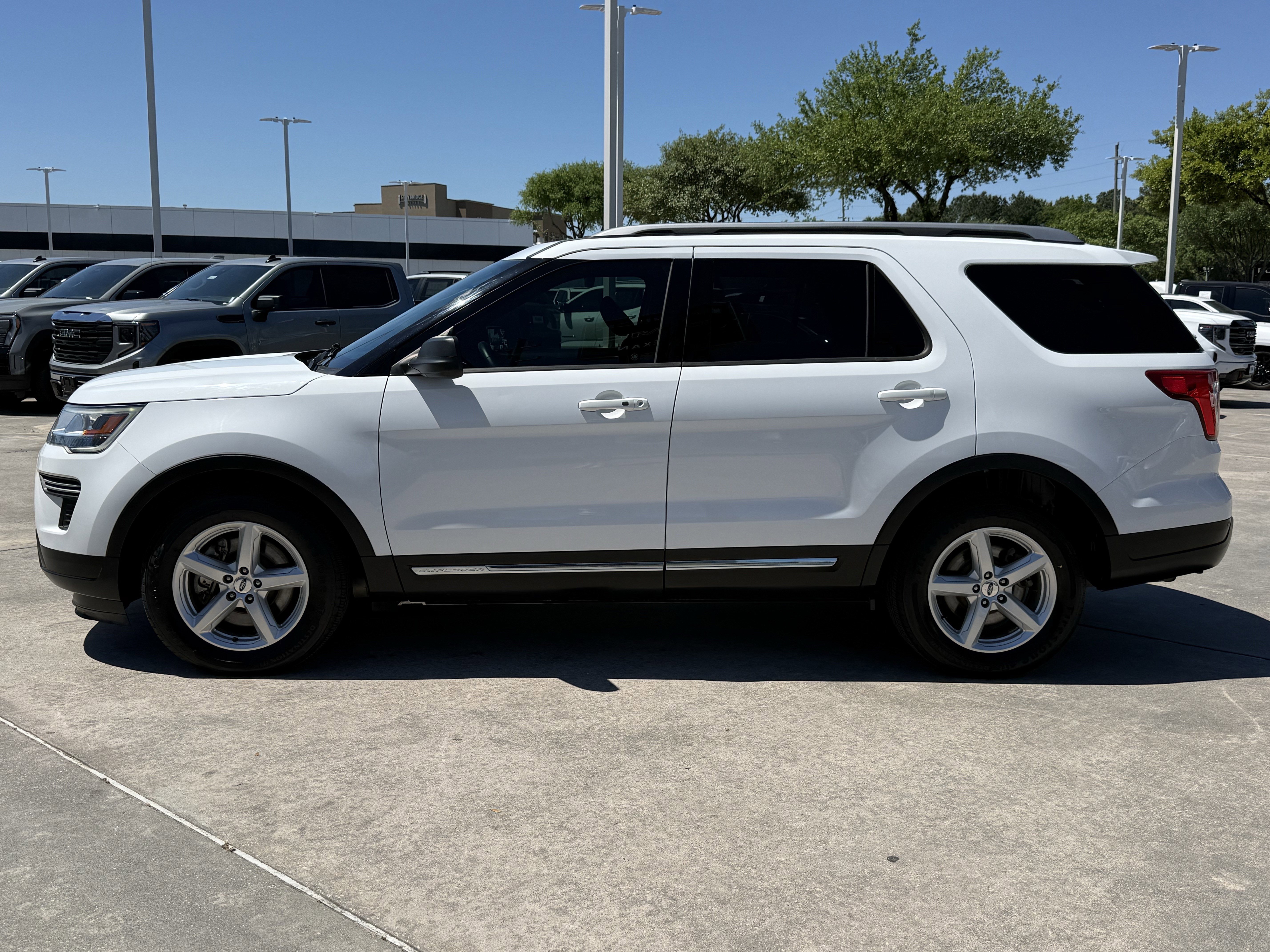 Used 2018 Ford Explorer XLT image 8