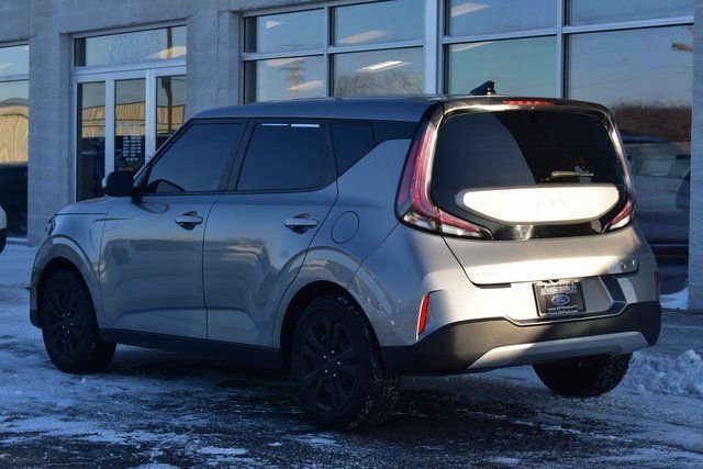 Used 2023 Kia Soul LX image 4