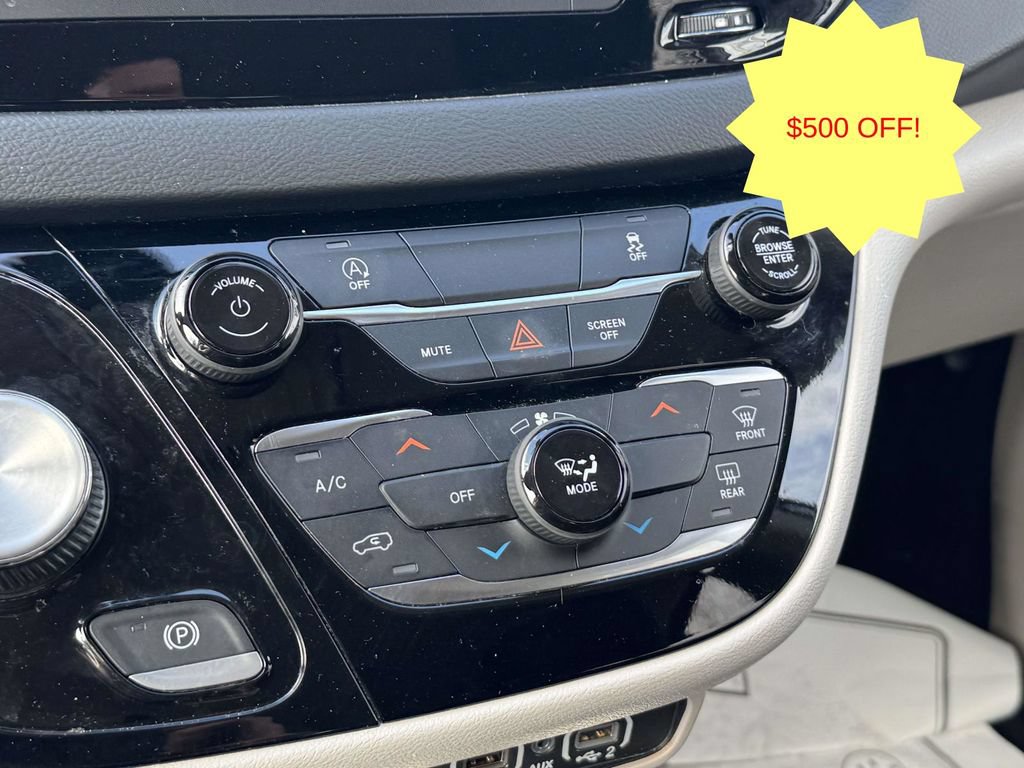 Used 2022 Chrysler Voyager LX FWD image 14