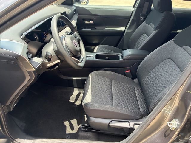 Used 2026 Nissan Kicks SV w/ Charging Package FWD image 17