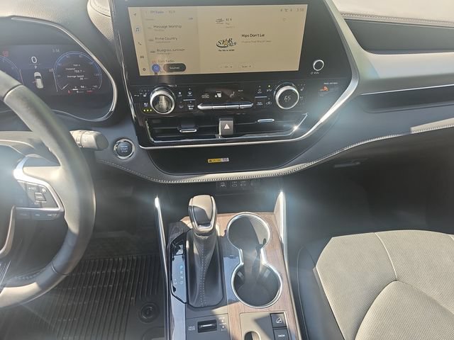 Used 2023 Toyota Highlander Platinum AWD/4WD image 11