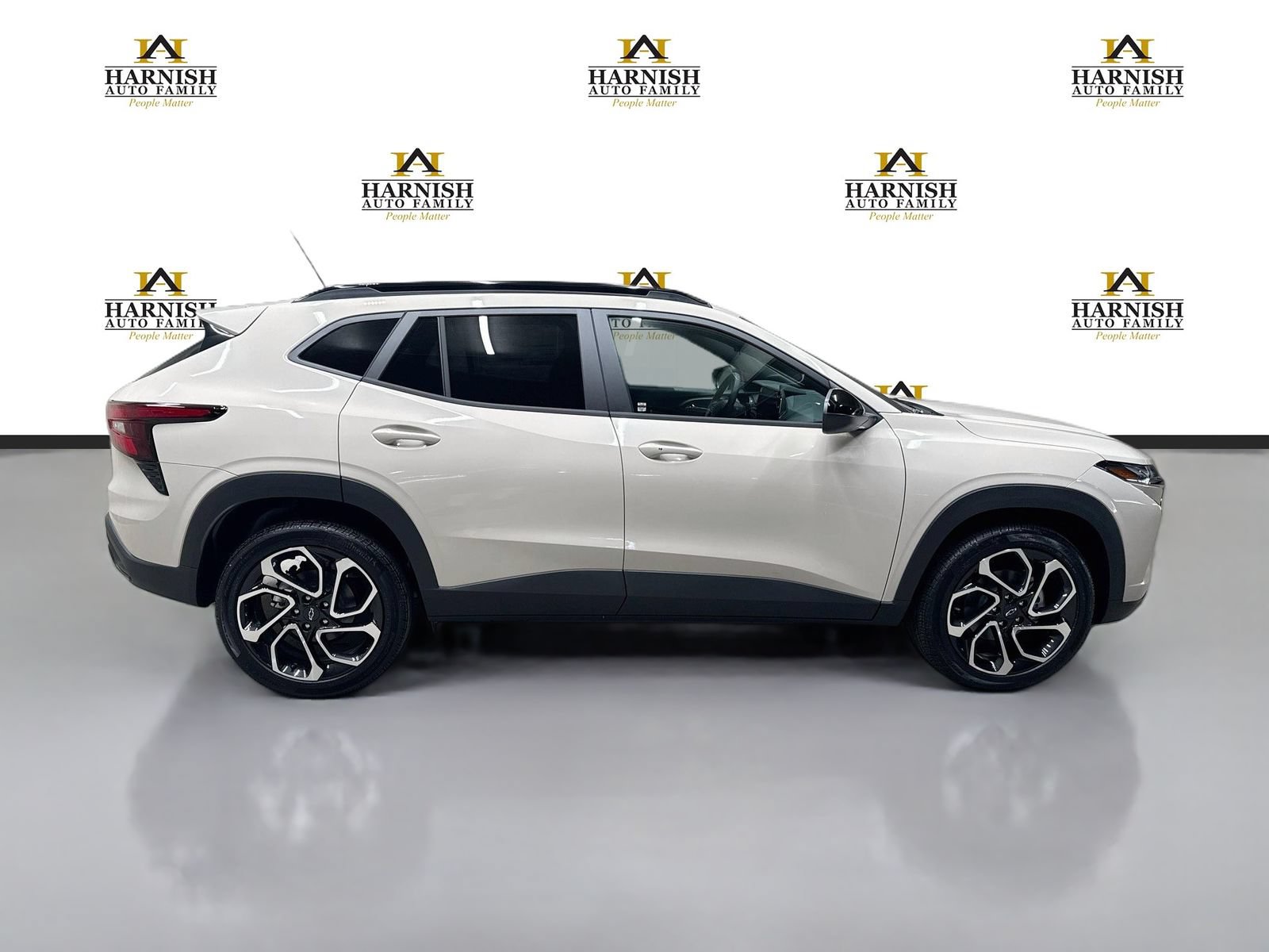 New 2026 Chevrolet Trax RS w/ Sunroof Package FWD image 4