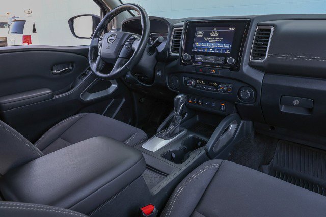 Used 2022 Nissan Frontier SV image 34