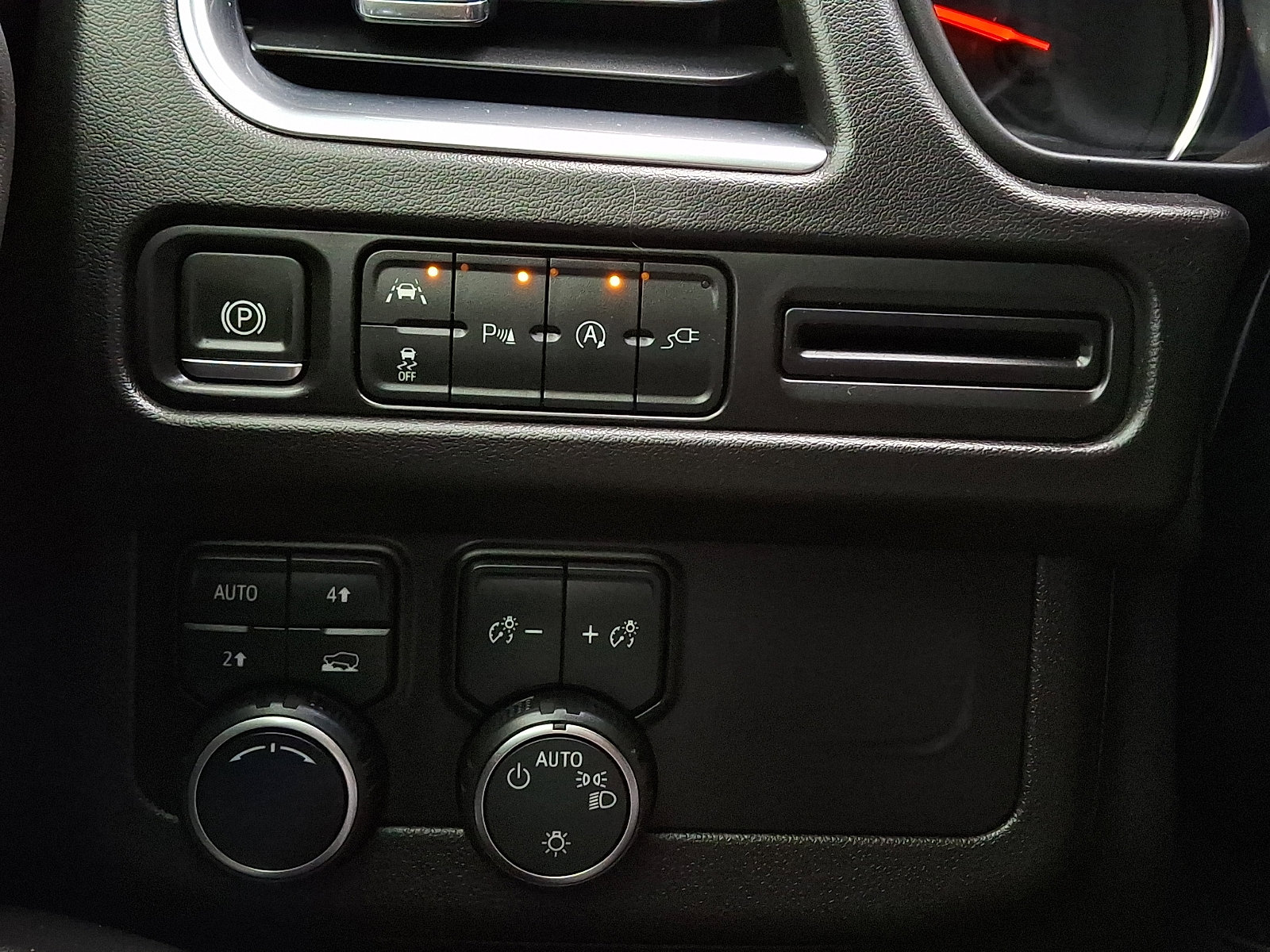 Used 2021 Chevrolet Tahoe LT w/ Luxury Package image 28