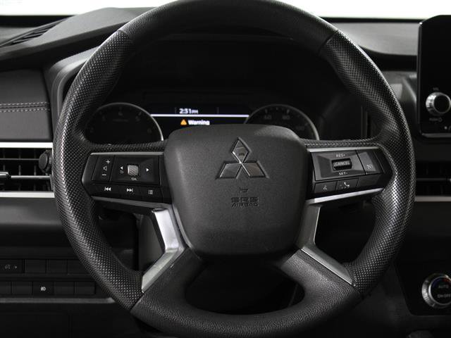 Used 2024 Mitsubishi Outlander ES image 7