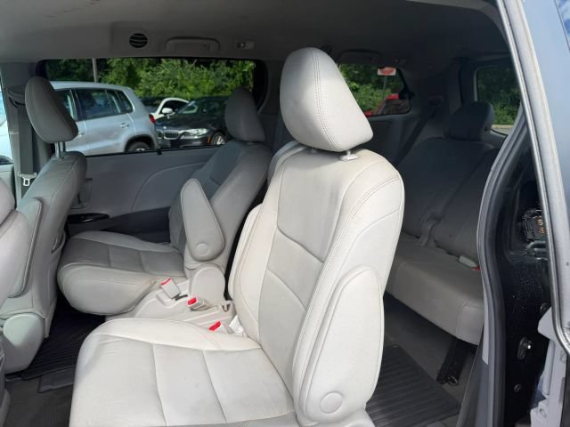 Used 2017 Toyota Sienna XLE w/ XLE Navigation Package FWD image 12