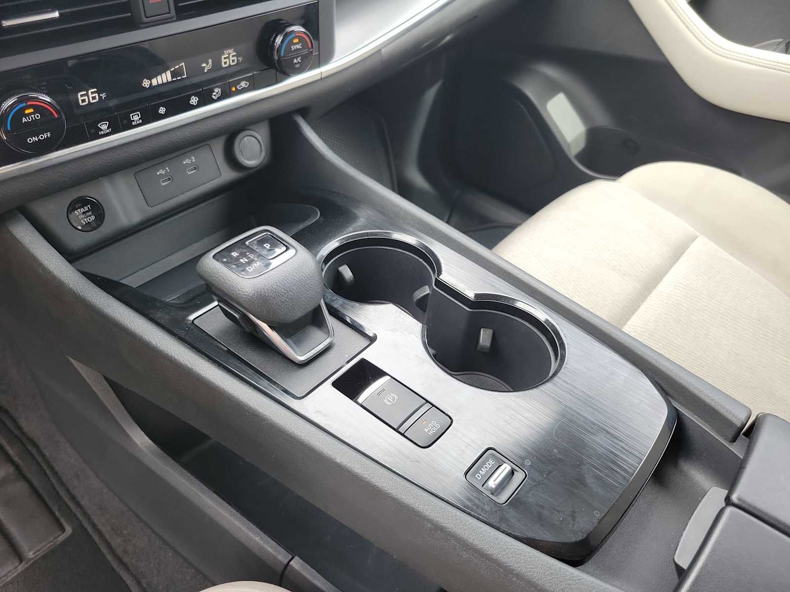 Used 2024 Nissan Rogue SV image 21