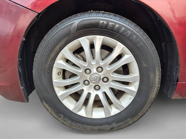 Used 2014 Toyota Sienna XLE FWD image 24