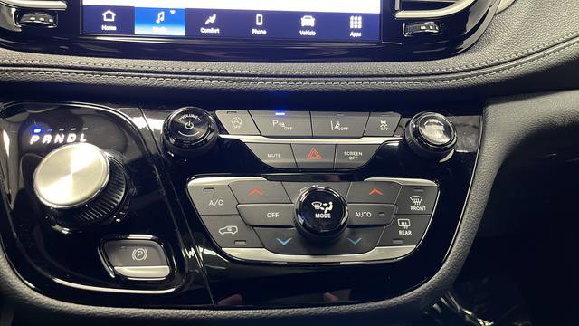 Used 2026 Chrysler Pacifica Select FWD image 18