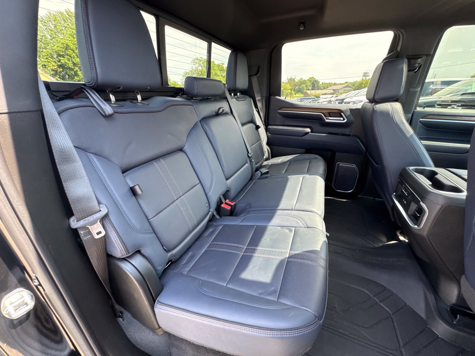 Used 2022 Chevrolet Silverado 1500 High Country w/ High Country Premium Package AWD/4WD image 34
