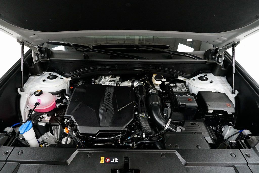 Used 2025 Hyundai Santa Fe XRT image 3