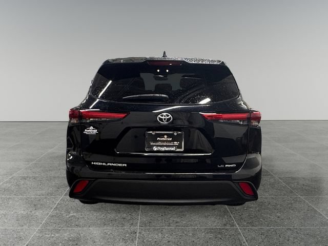 Used 2020 Toyota Highlander LE AWD/4WD image 23