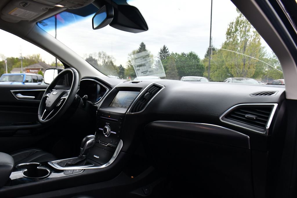 Used 2018 Ford Edge Titanium w/ Equipment Group 302A AWD/4WD image 13