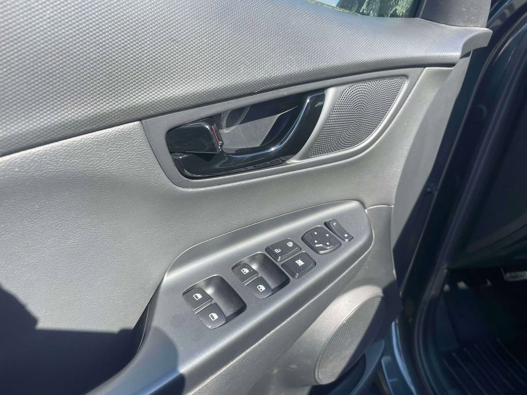 Used 2018 Hyundai Kona Limited image 17