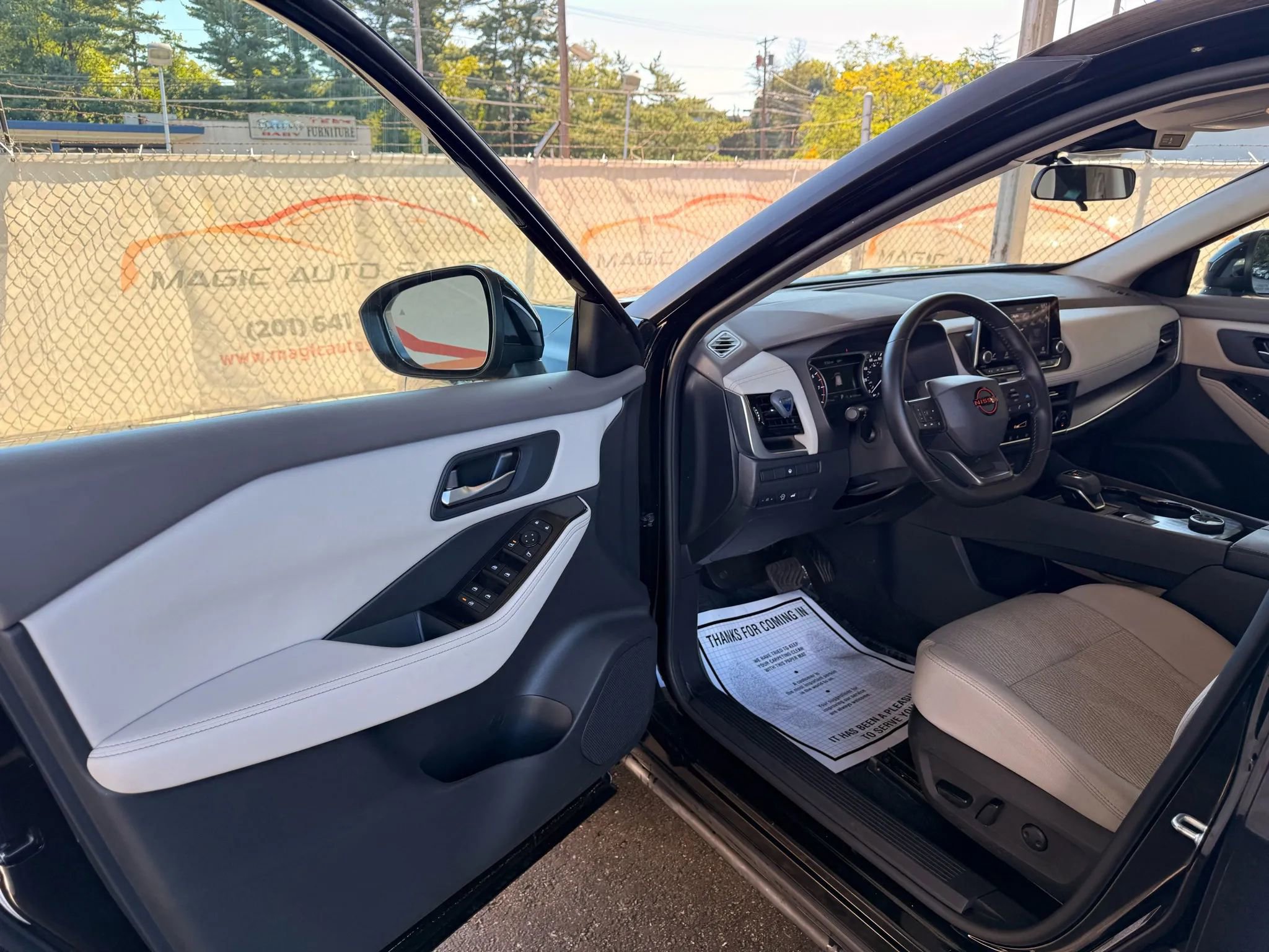 Used 2025 Nissan Rogue SV image 63