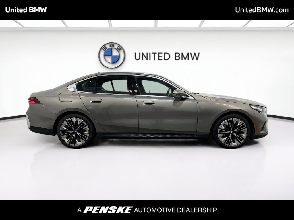 Certified 2026 BMW 530i RWD image 4