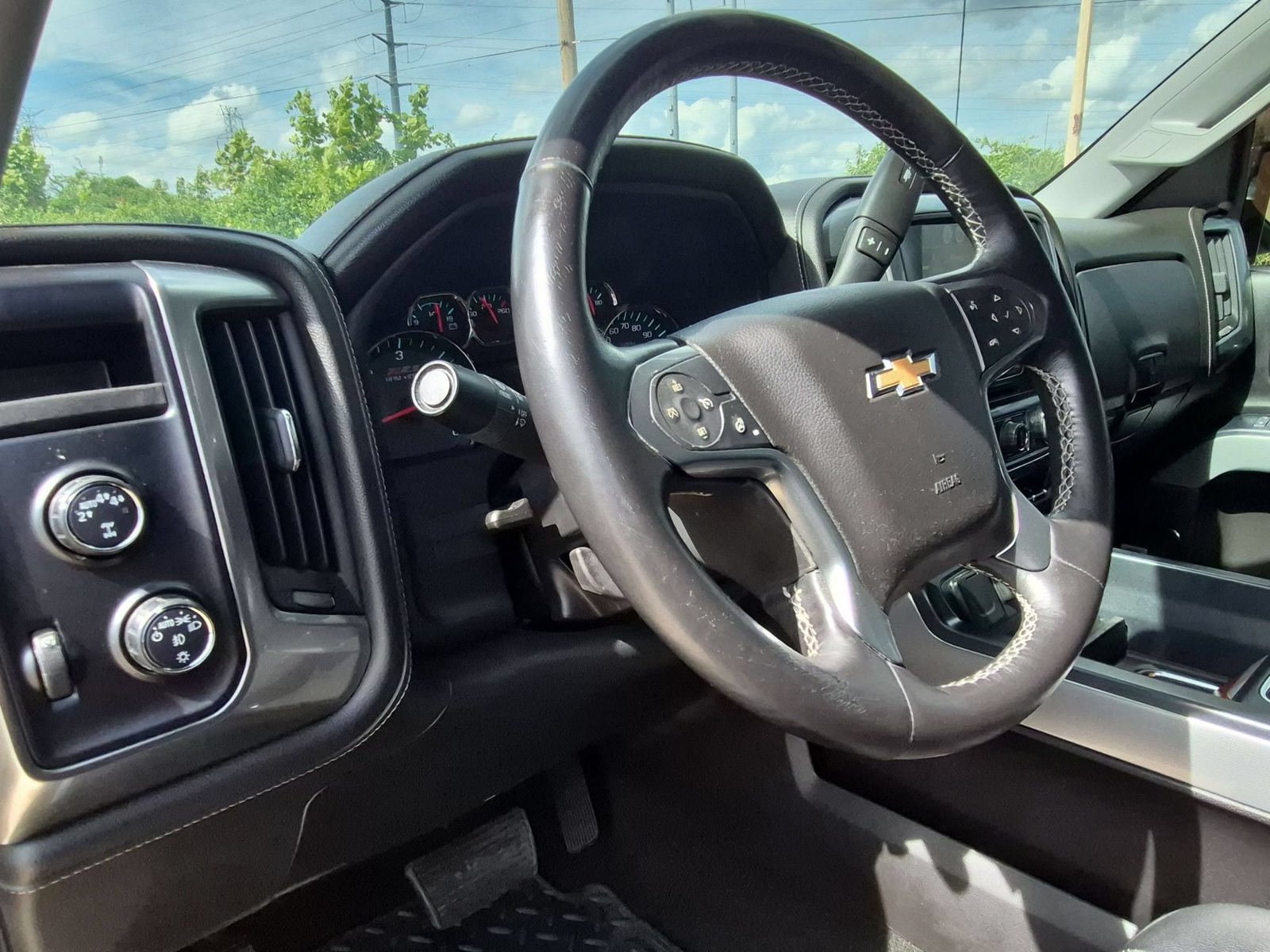 Used 2017 Chevrolet Silverado 1500 LTZ Z71 w/ LTZ Plus Package AWD/4WD image 11