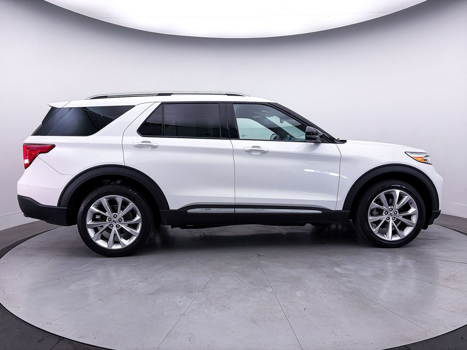 Used 2023 Ford Explorer Platinum w/ Technology Package AWD/4WD image 45