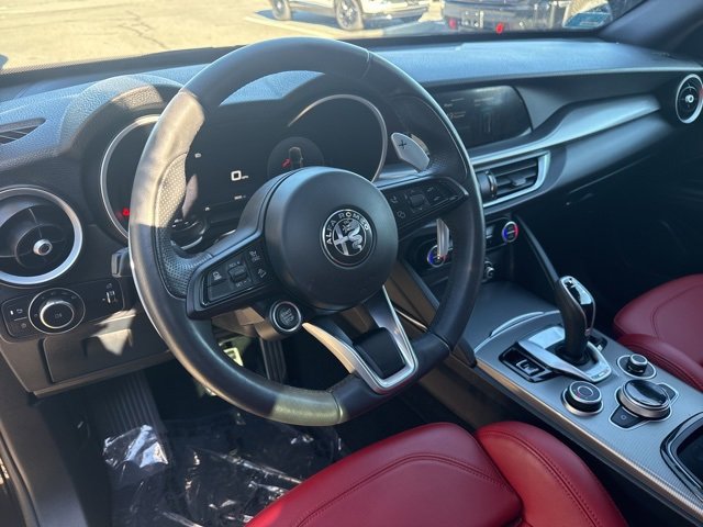 Used 2024 Alfa Romeo Stelvio Veloce image 11