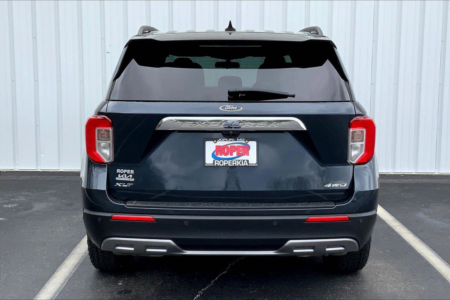 Used 2022 Ford Explorer XLT w/ Equipment Group 202A AWD/4WD image 4