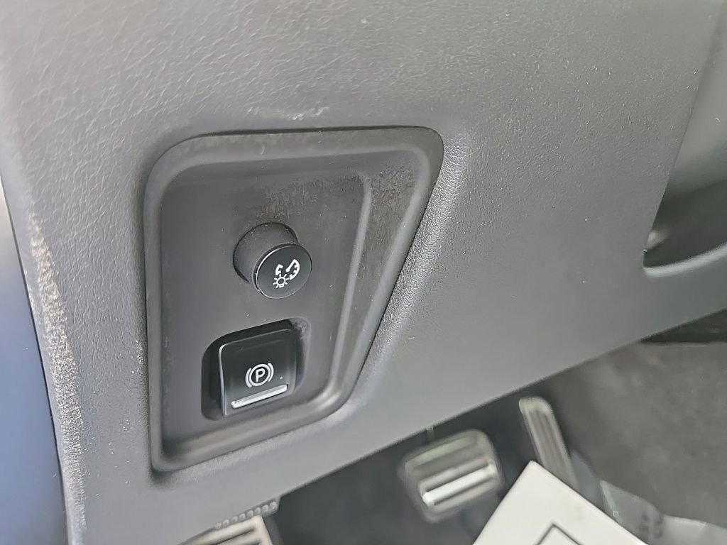 Used 2020 Chevrolet Corvette Stingray Coupe w/ Z51 Performance Package image 34