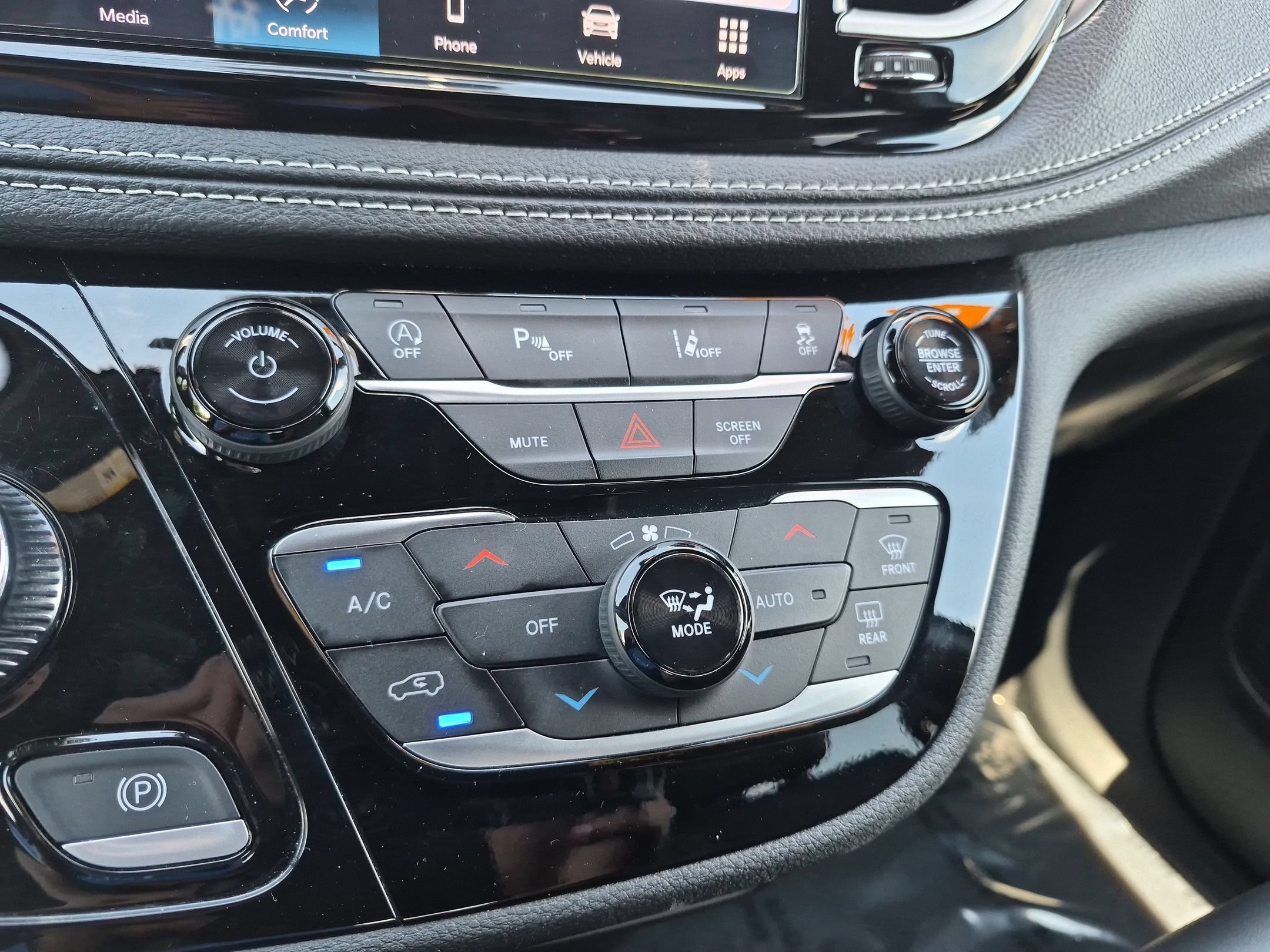 Used 2025 Chrysler Pacifica Select FWD image 21