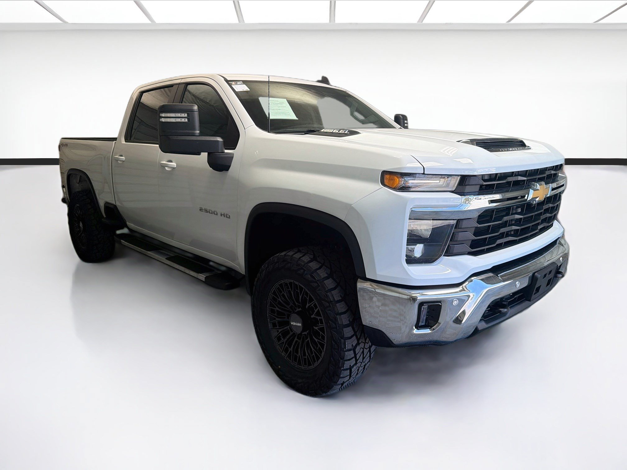 Used 2025 Chevrolet Silverado 2500 LT w/ Safety Package AWD/4WD image 3