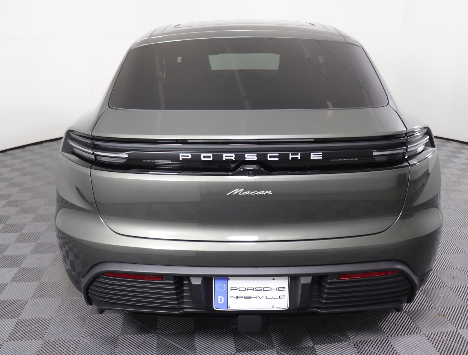 Used 2025 Porsche Macan Electric image 9