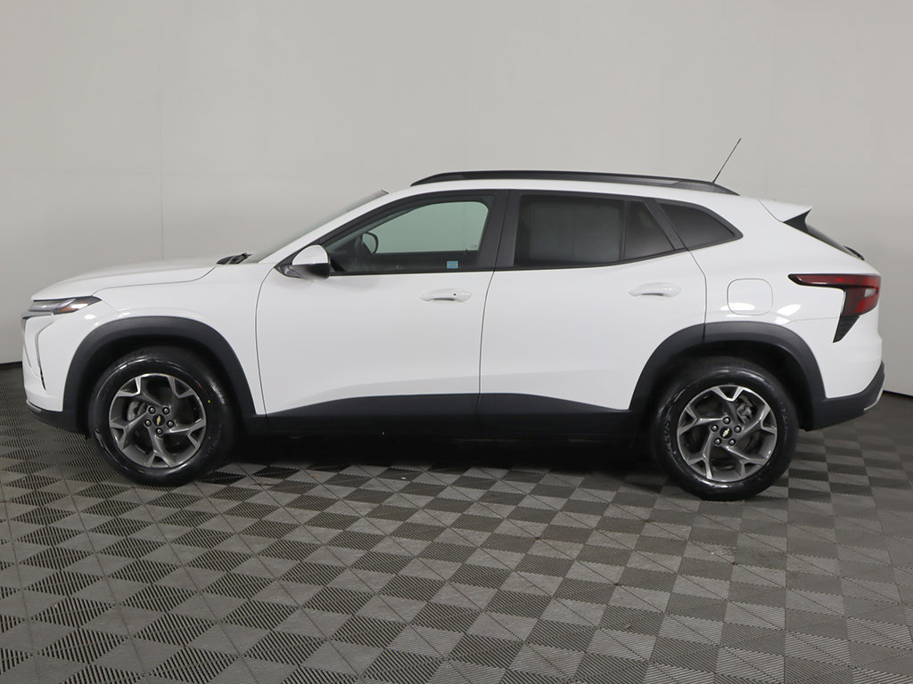 Used 2024 Chevrolet Trax LT w/ LT Convenience Package FWD image 16