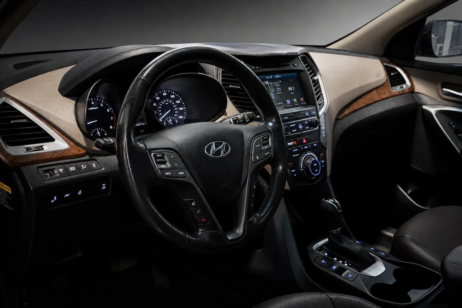Used 2018 Hyundai Santa Fe Sport w/ 2.0T Ultimate Tech Package 05 AWD/4WD image 2
