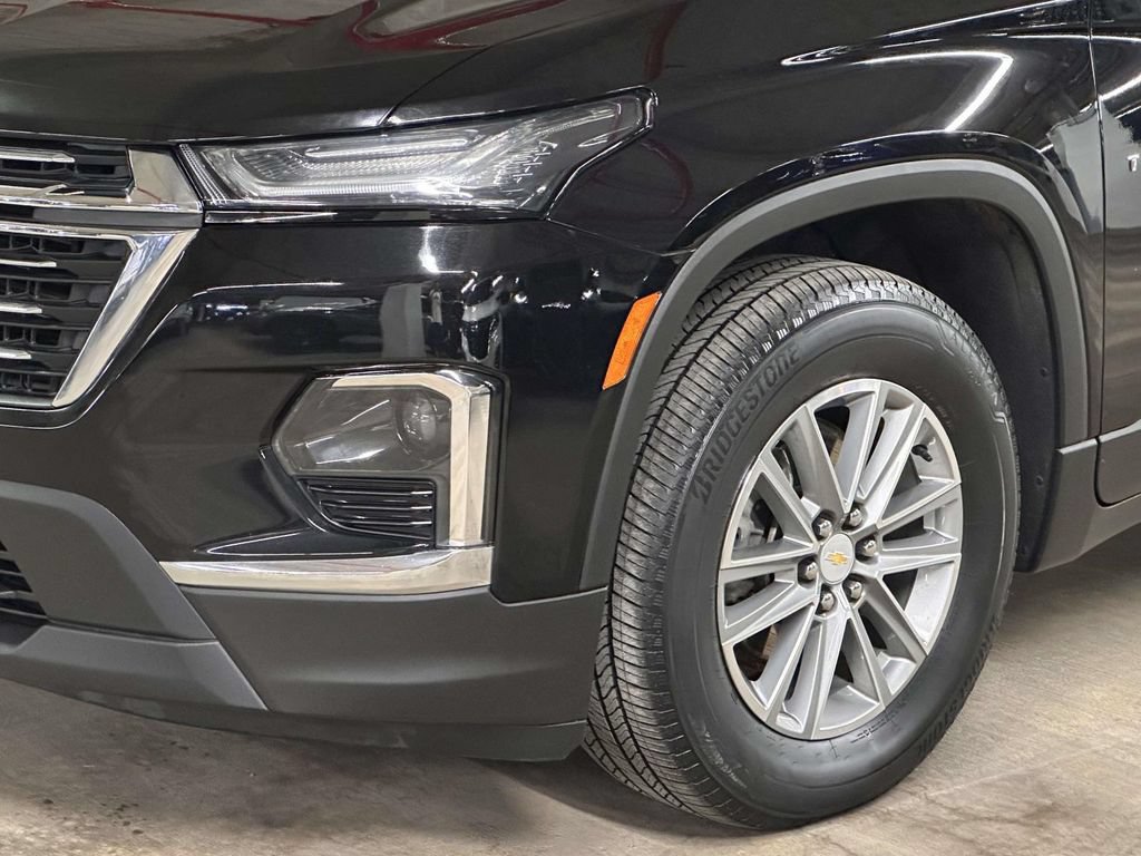 Used 2023 Chevrolet Traverse LT FWD image 9