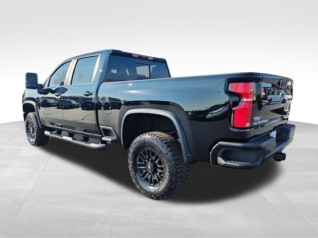 Used 2025 Chevrolet Silverado 2500 ZR2 AWD/4WD image 3