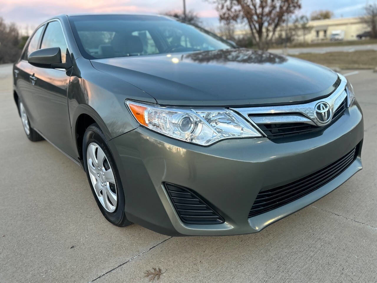 Used 2012 Toyota Camry LE FWD image 4