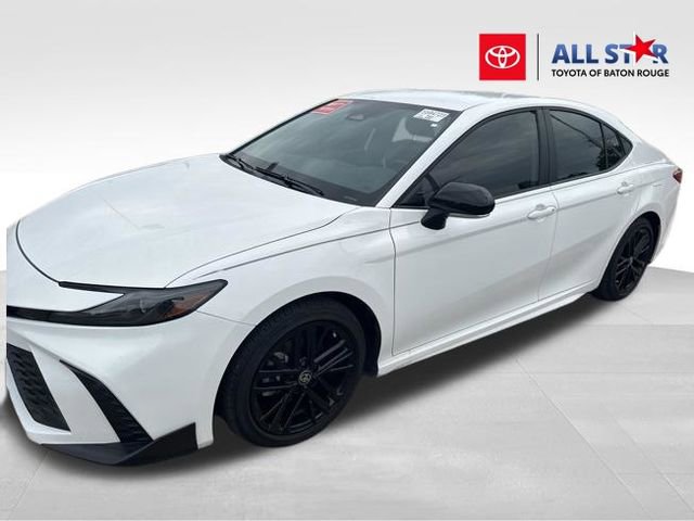 Used 2025 Toyota Camry SE image 1