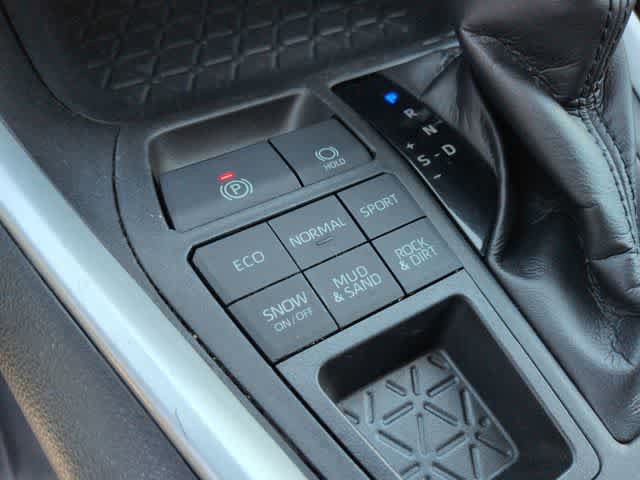 Used 2020 Toyota RAV4 LE w/ All Weather Liner Package AWD/4WD image 35