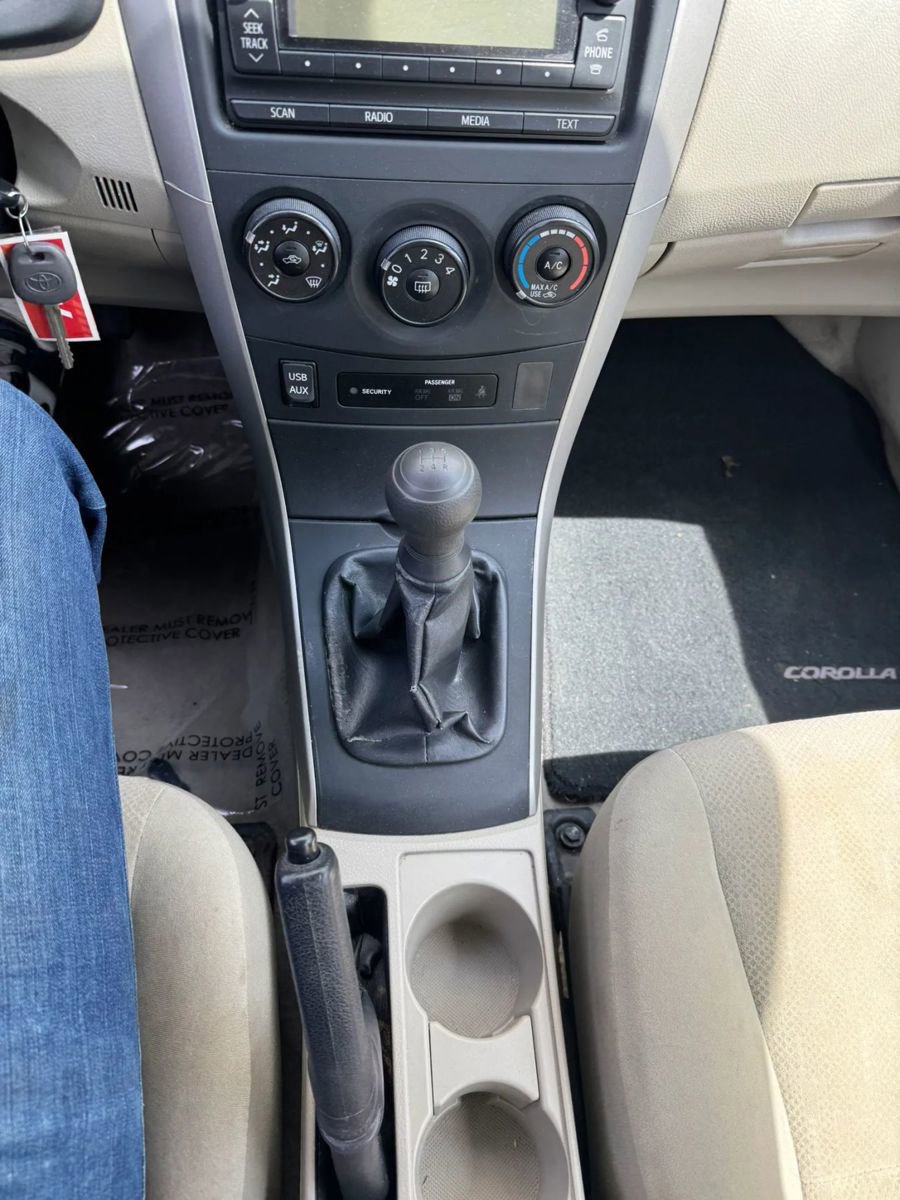 Used 2013 Toyota Corolla L FWD image 13