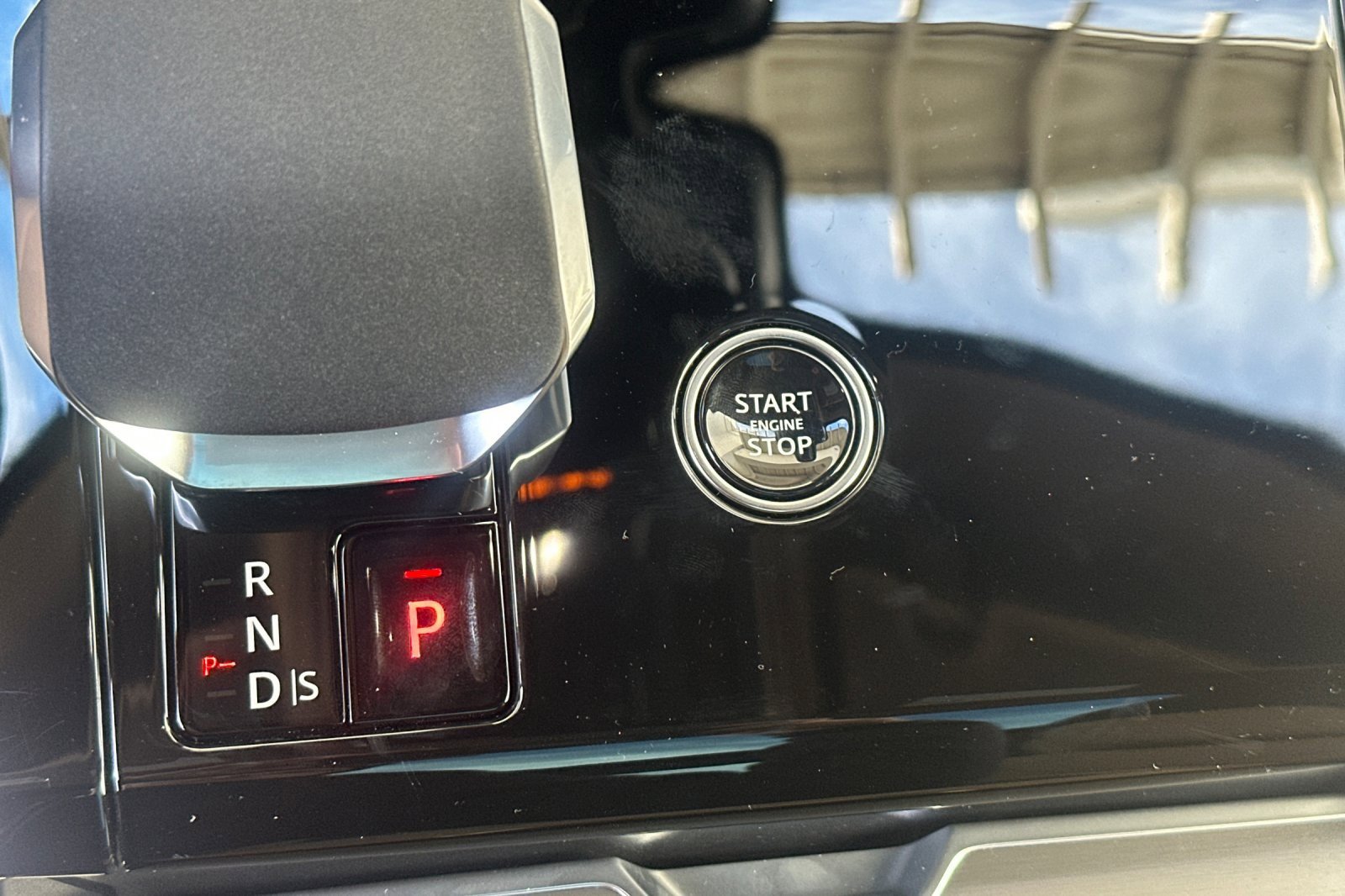 New 2025 Land Rover Range Rover Sport SE image 22