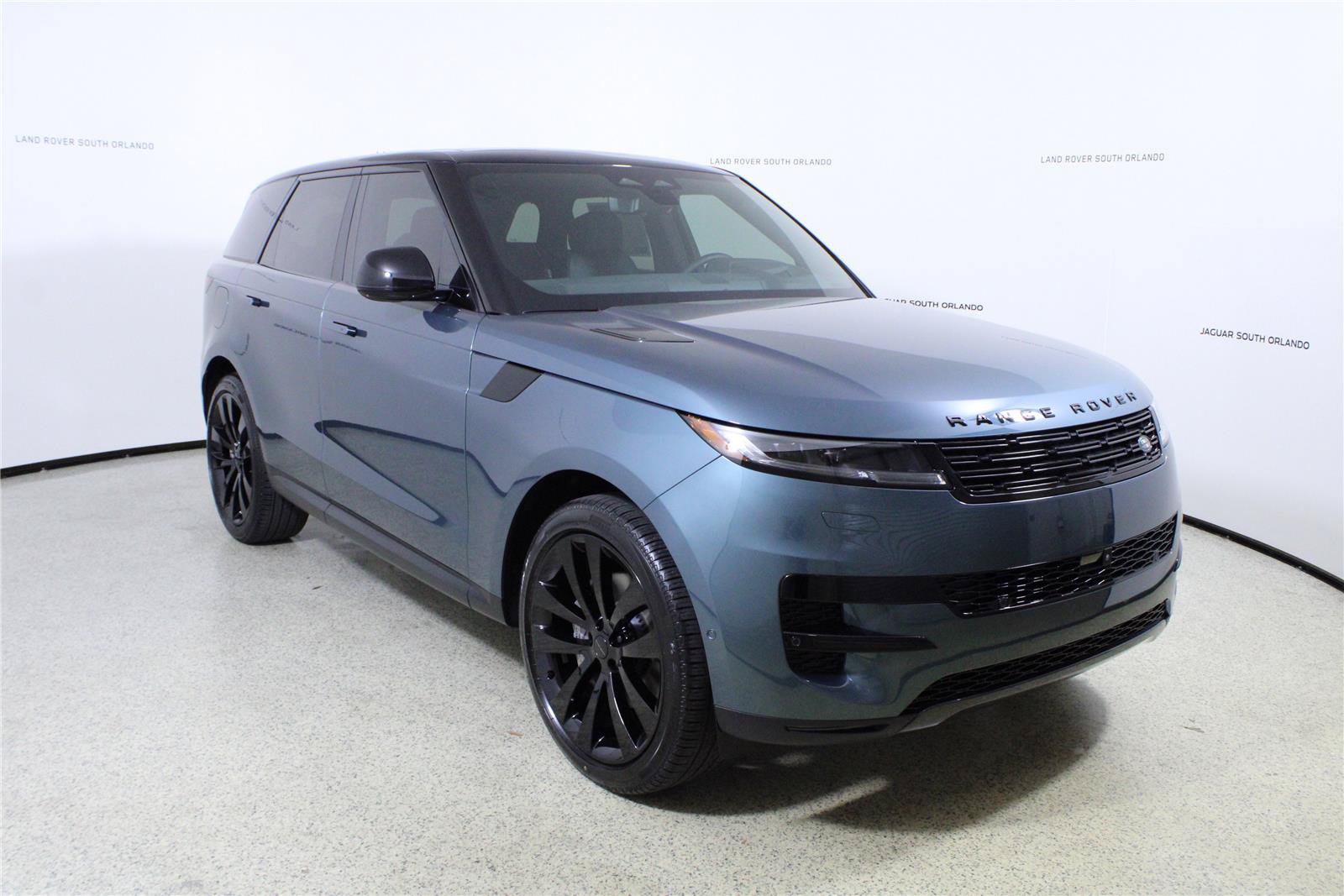 New 2026 Land Rover Range Rover Sport SE AWD/4WD image 3