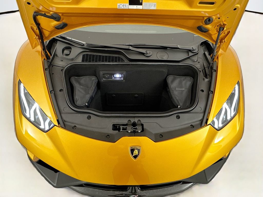Used 2018 Lamborghini Huracan Performante AWD/4WD image 28