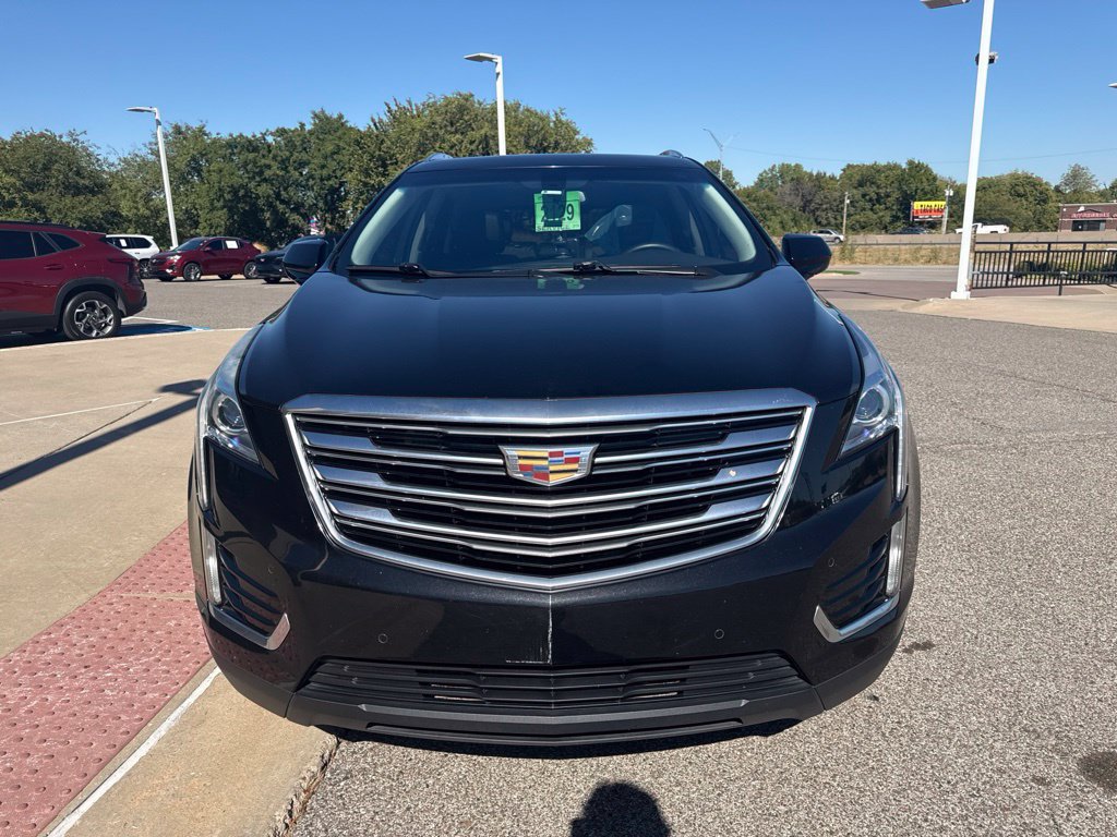 Used 2017 Cadillac XT5 Luxury FWD image 2
