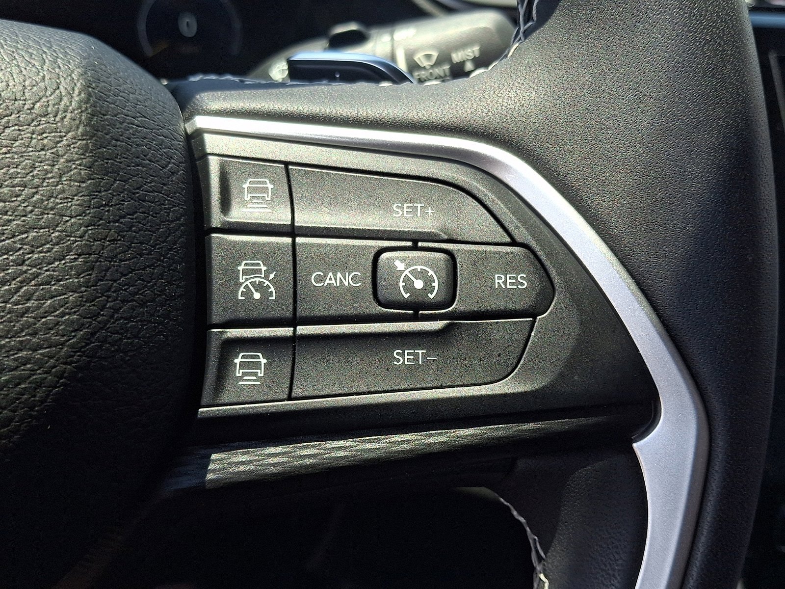 Used 2023 Jeep Grand Cherokee Laredo w/ Trailer Tow Prep Group (B) AWD/4WD image 22