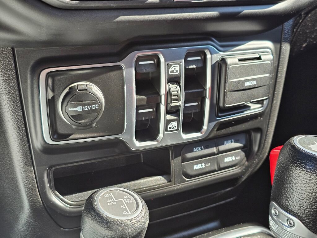 Used 2023 Jeep Wrangler Unlimited w/ Cold Weather Group image 24