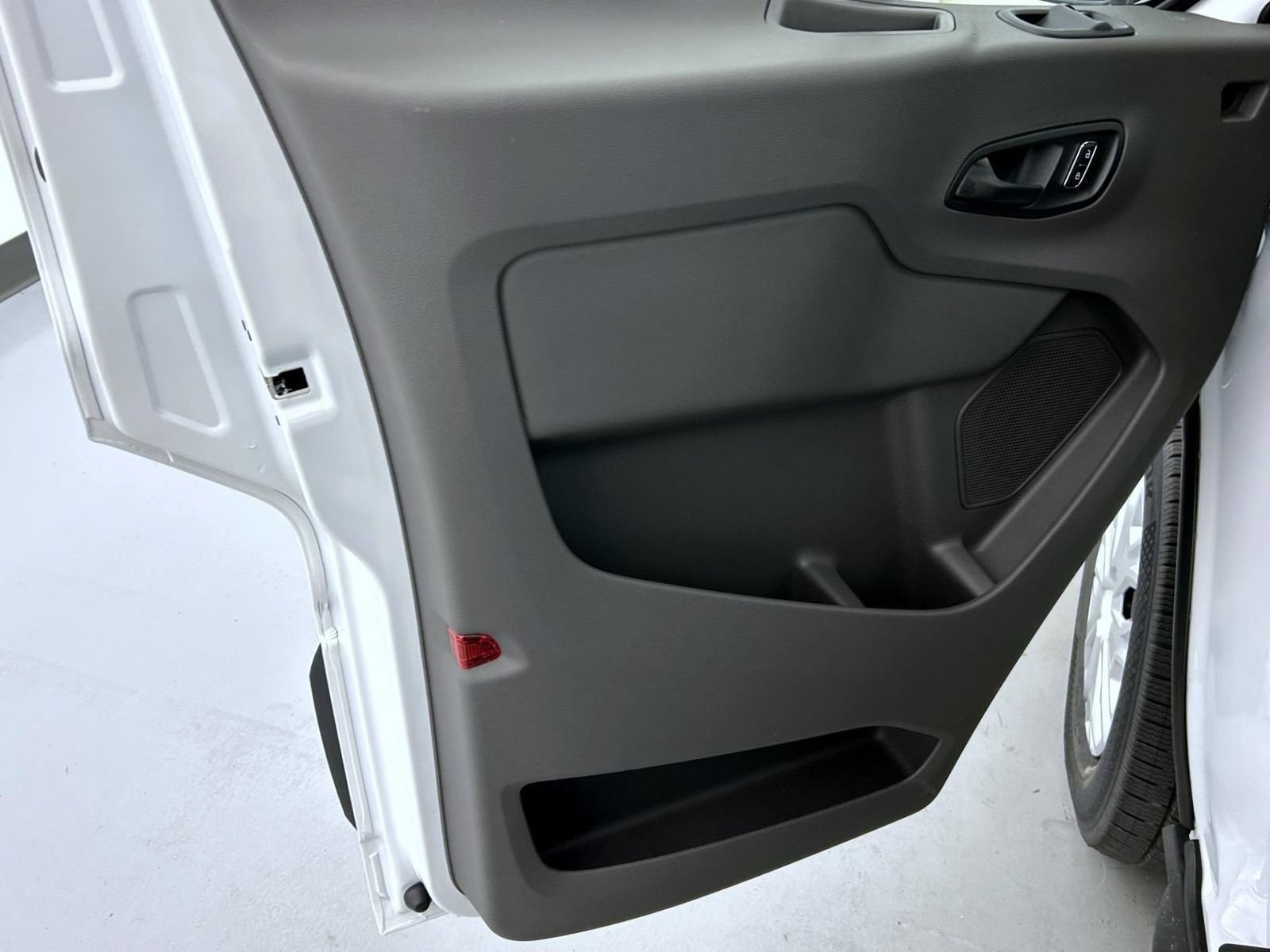 New 2027 Ford Transit 250 148 Medium Roof w/ Load Area Protection Package RWD image 9