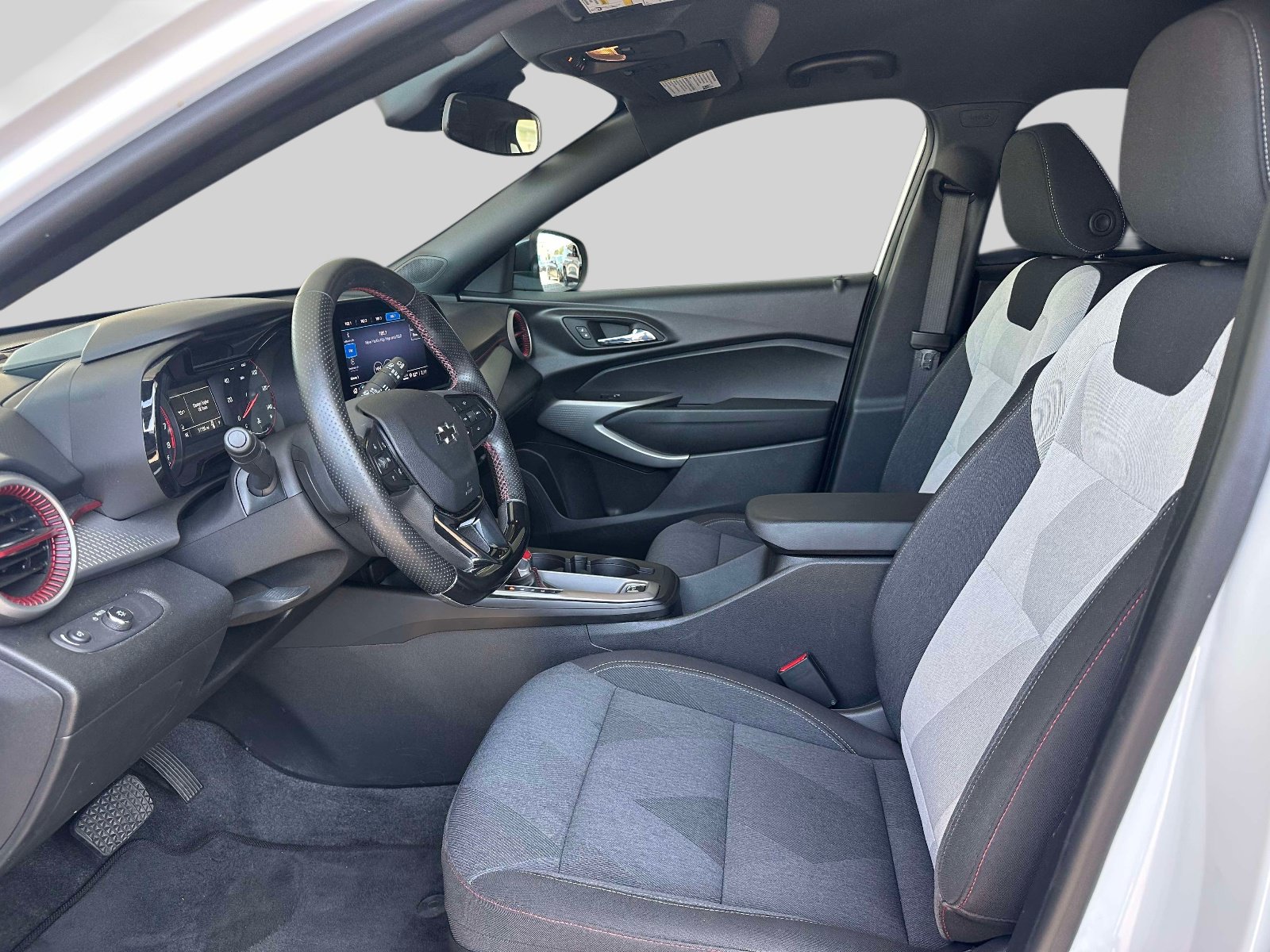 Certified 2024 Chevrolet Trax RS w/ Driver Confidence Package FWD image 15