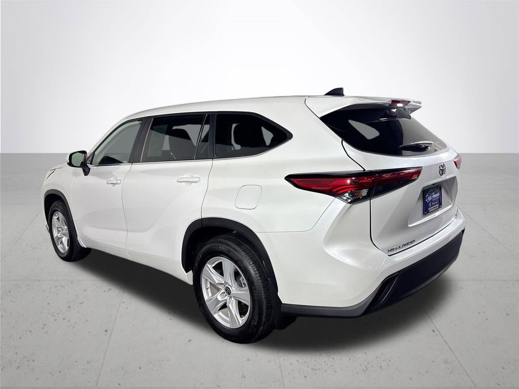 Used 2023 Toyota Highlander L image 8