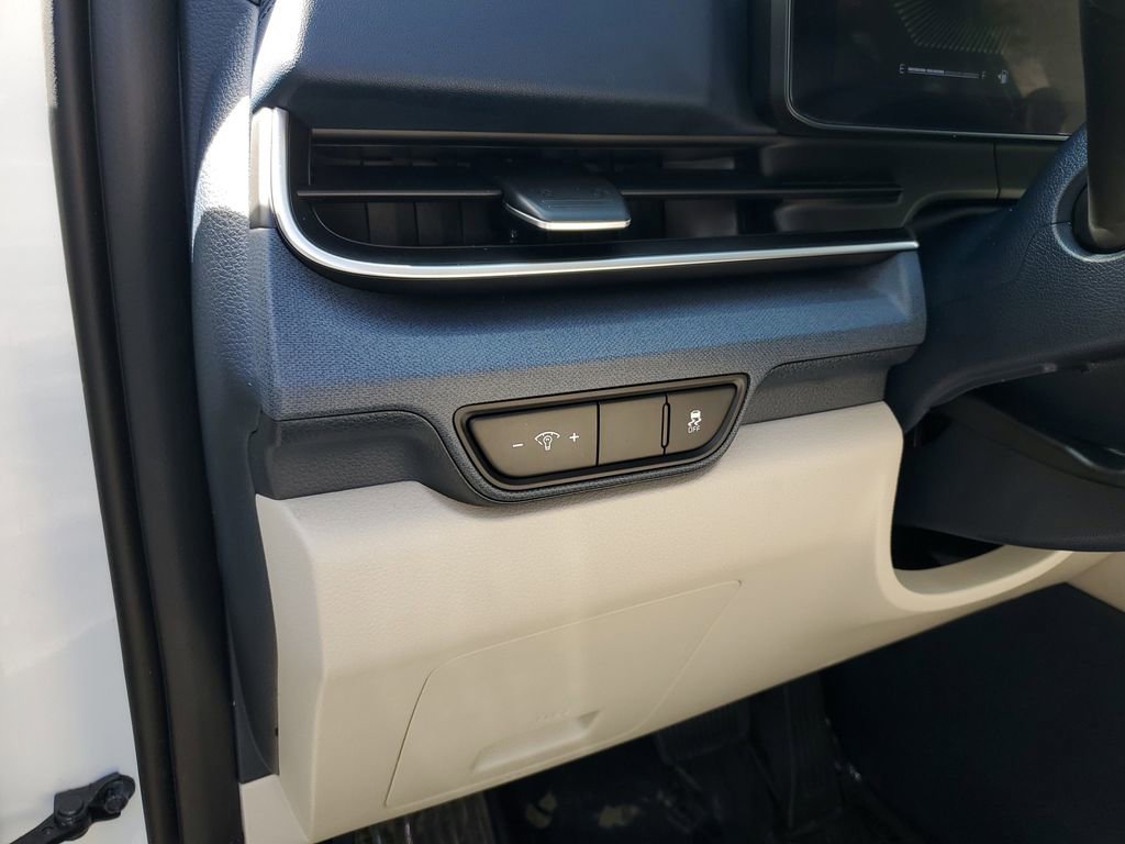 Used 2025 Kia Carnival EX image 14