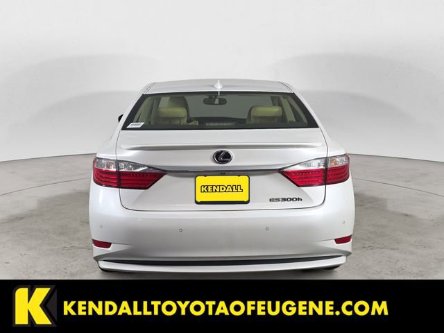 Used 2015 Lexus ES 300h w/ Premium Package w/Bamboo Trim FWD image 4