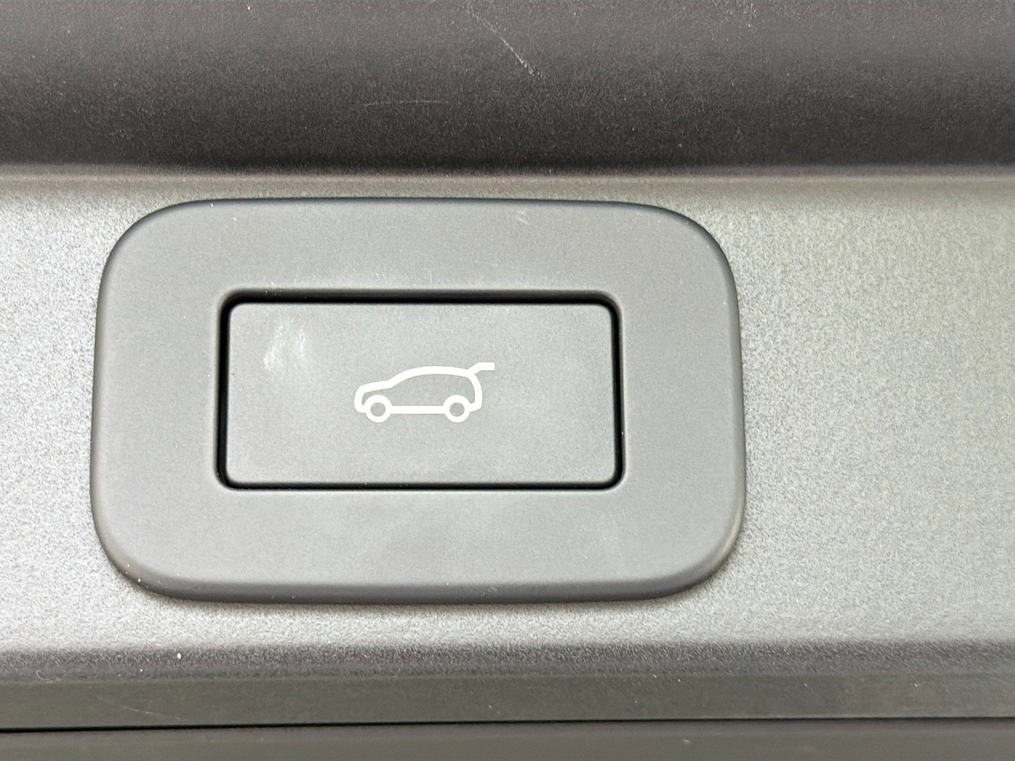 Used 2025 Land Rover Range Rover SV image 14