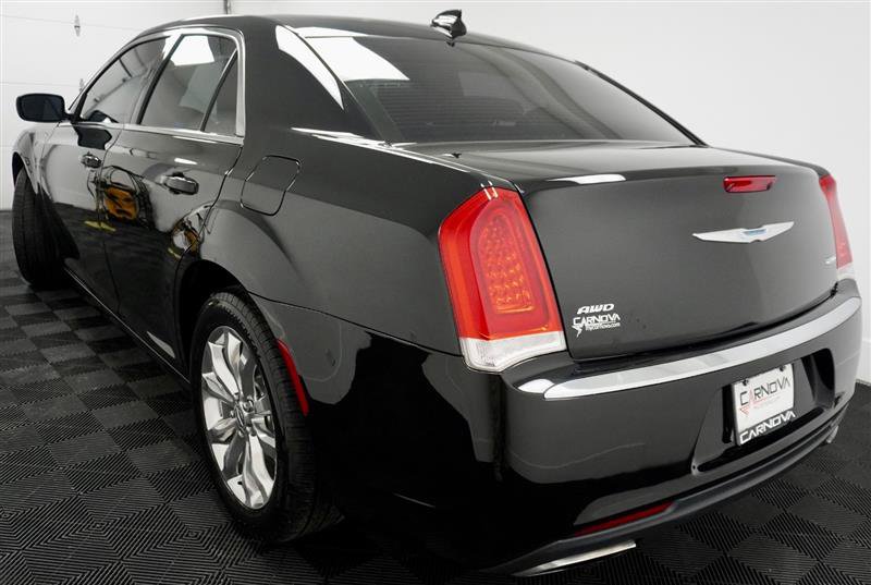 Used 2016 Chrysler 300 Limited w/ Driver Convenience Group image 6