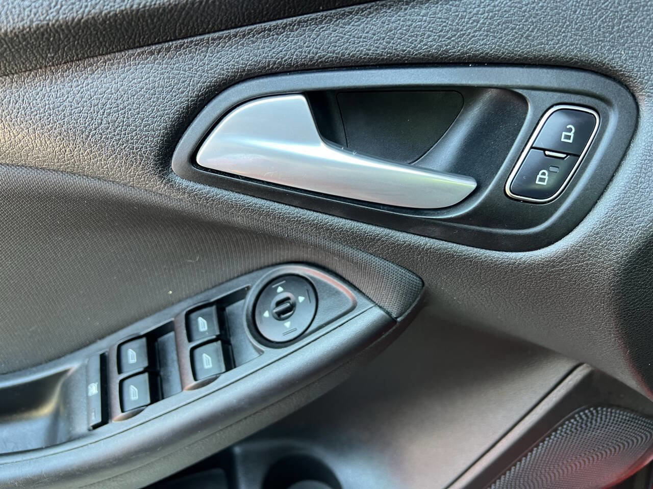 Used 2017 Ford Focus SE image 23